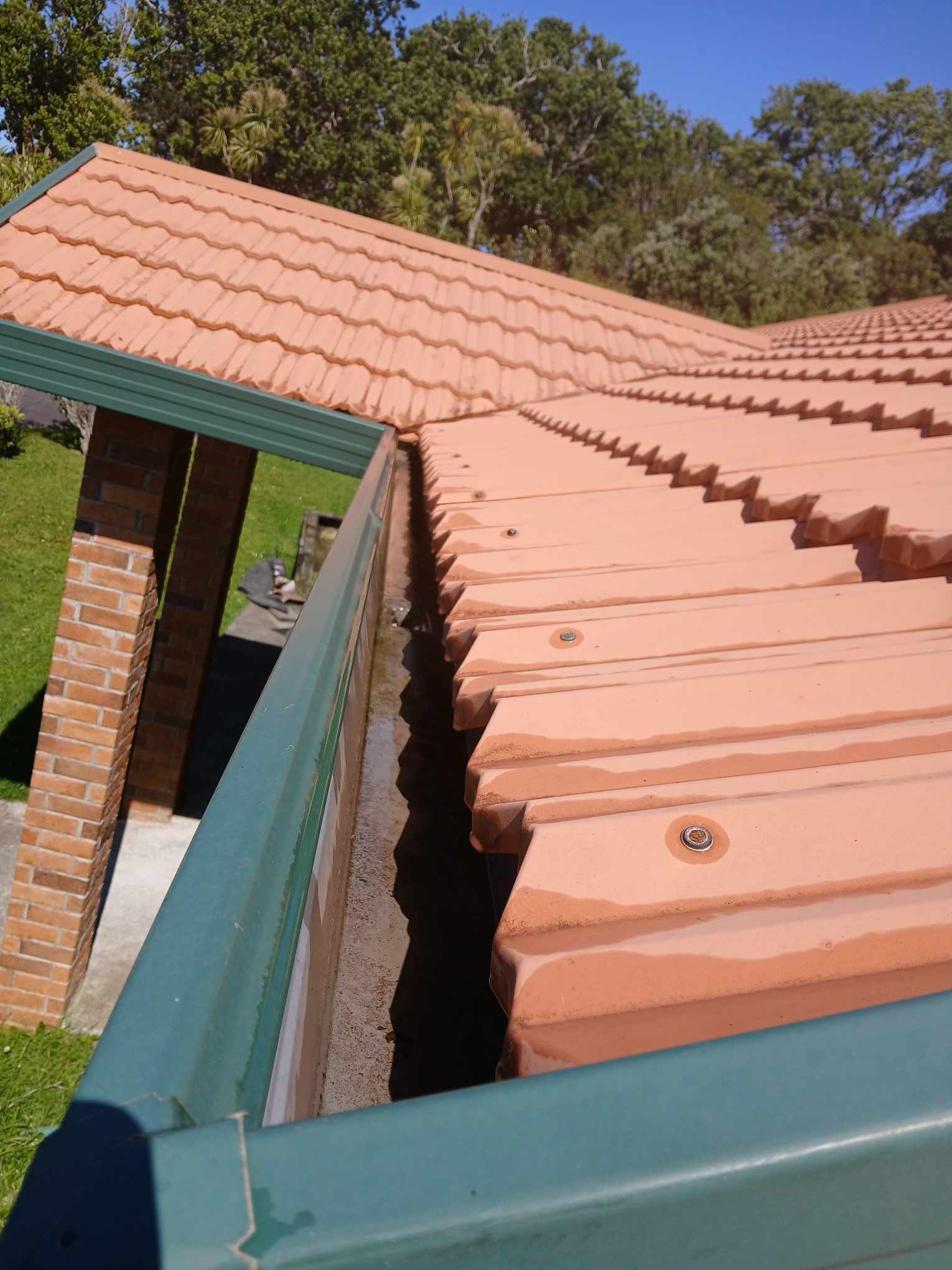 Expert gutter replacement for homes in Auckland Expert gutter replacement for homes in Auckland