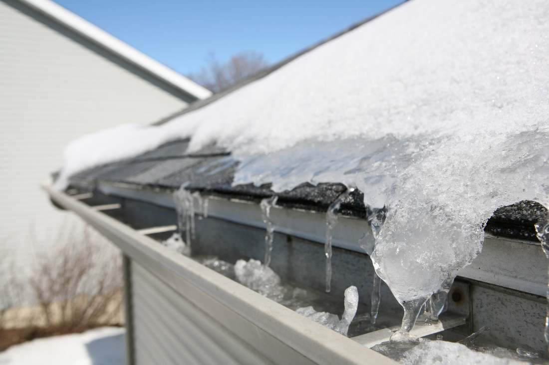 Clogged-Gutters-After-Snowfall