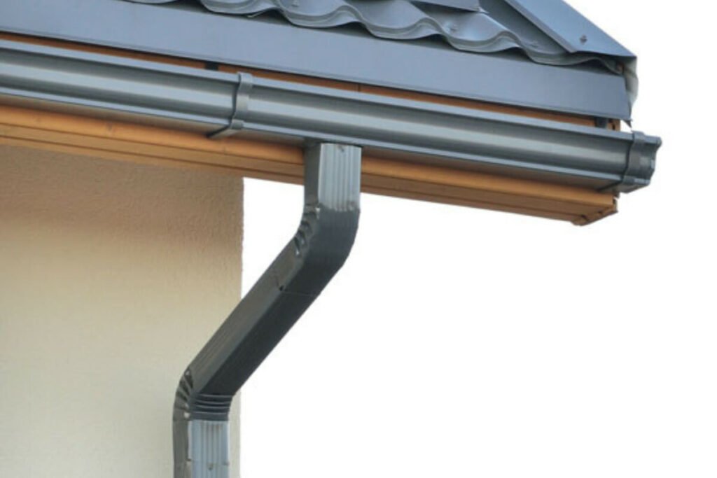 Home 8 Professional gutter cleaning service