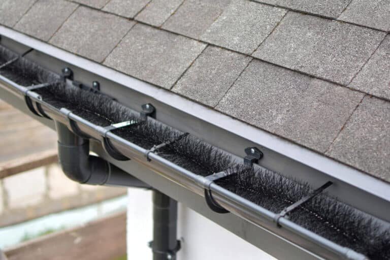 02_Are-Gutter-Brushes-Any-Good-Pros-Cons-Expert-Insights-768x512