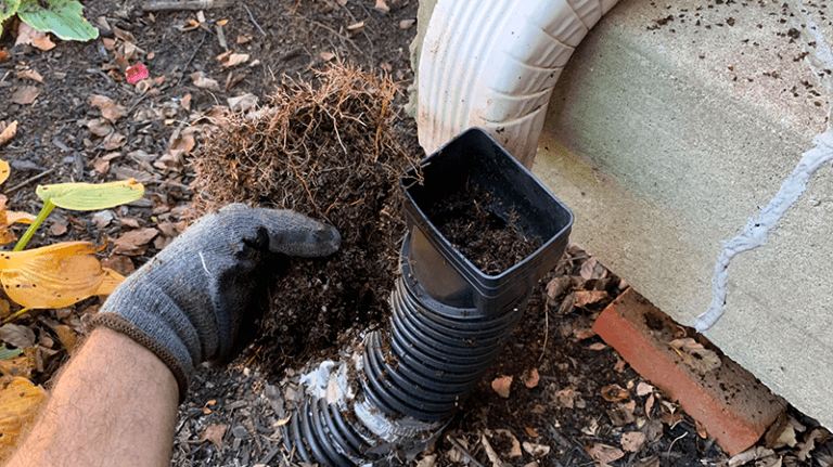 04_How-to-Clean-Gutter-Downspouts-768x576